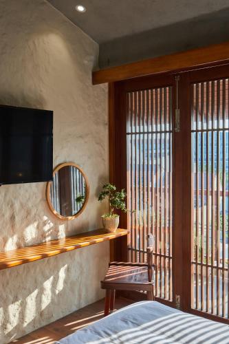 Double Room with Balcony image 5