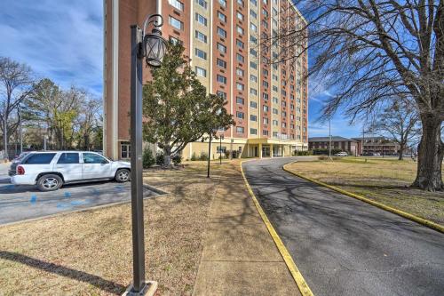 Bright and Airy Apartment about 10 Mi to Dive Land Park!