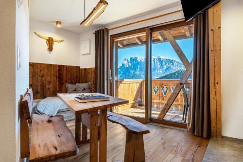 Superior One-Bedroom Apartment with Balcony
