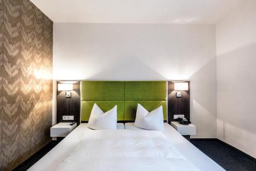 2 twin beds