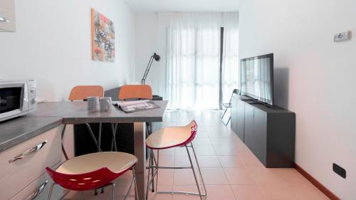 Zuretti 32, Milan