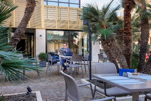 Fly Deco Hotel in Ostia