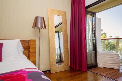 Deluxe Double Room with Garden View image 2