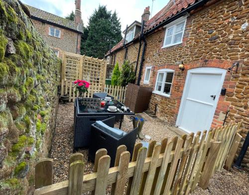 Pinnacle Cottage grade II listed home at the coast