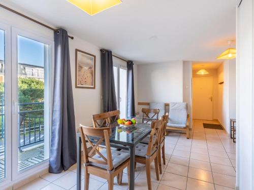 Apartment Les Marines 1 et 2-4 by Interhome - Location saisonnière - Cabourg