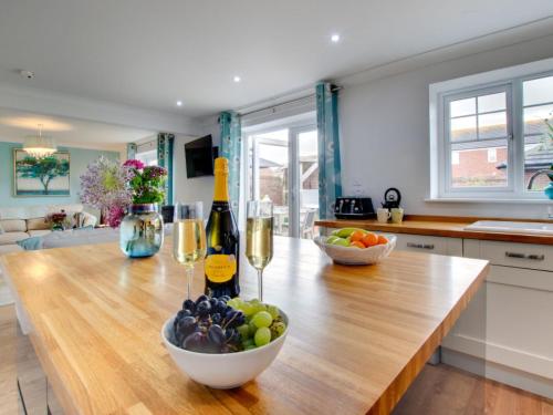 Holiday Home Tumbler Rocks Retreat by Interhome