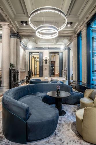 Лоби, Radisson Collection Hotel, Palazzo Touring Club Milan in Милано