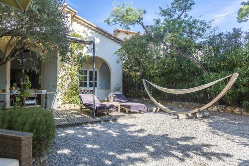 COTTAGE Lovely outdoors areas at 200m from beach of Juan