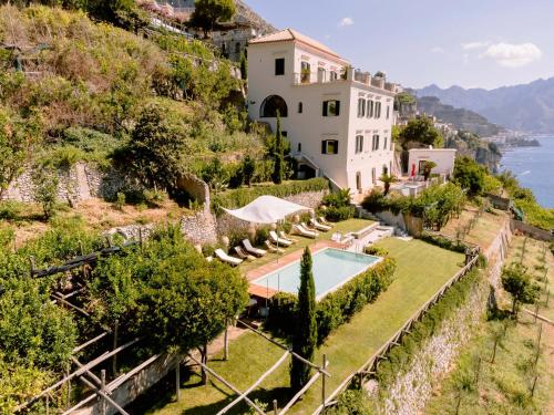 AMALFI - VILLA DI LUSSO A PICCO SUL MARE