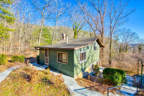 Huckleberry Cabin in Hendersonville, USA