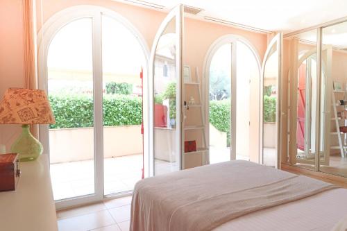 LAURIERS Splendide provencale Charming Villa with jacuzzi at 200m from beaches of Juan