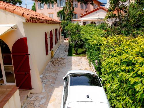 LAURIERS Splendide provencale Charming Villa with jacuzzi at 200m from beaches of Juan