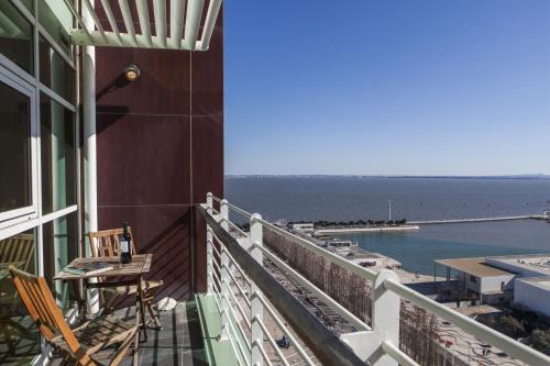  RENT4REST LISBON PARQUE DAS NAÇÕES 17Th FLOOR RIVER VIEW, Unterkunft in Lissabon