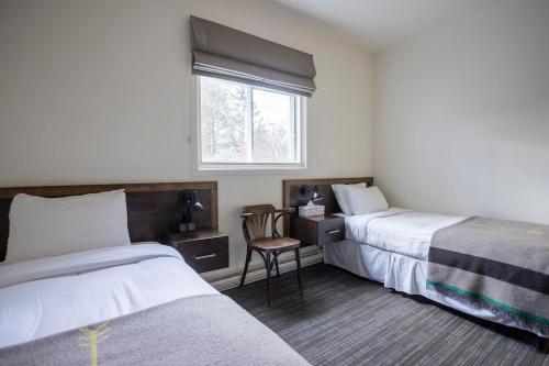 Standard Twin Room image 2