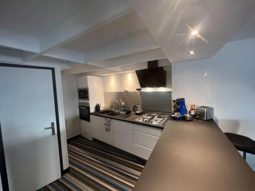 virtuve, La P'tite Maison et votre terrasse privé ! (La P'tite Maison et votre terrasse prive !) in Joinville