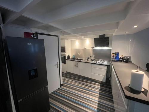 virtuve, La P'tite Maison et votre terrasse privé ! (La P'tite Maison et votre terrasse prive !) in Joinville