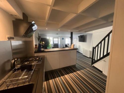 virtuve, La P'tite Maison et votre terrasse privé ! (La P'tite Maison et votre terrasse prive !) in Joinville