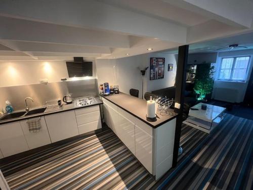 virtuve, La P'tite Maison et votre terrasse privé ! (La P'tite Maison et votre terrasse prive !) in Joinville