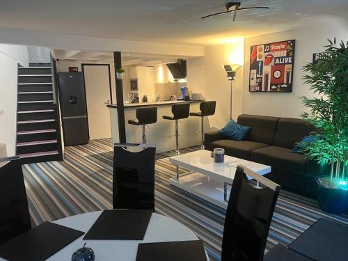 La P'tite Maison et votre terrasse privé ! (La P'tite Maison et votre terrasse prive !) in Joinville