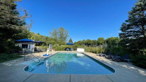 Elite Berrywood Farm in Three Oaks, USA