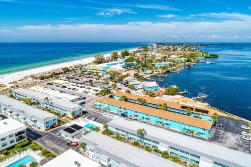 Absolute Anna Maria-Private Beach Access-Heated Pool-Water Views From Every Room - 숙소 외관