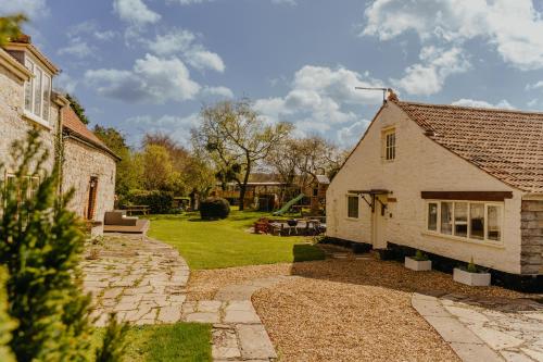 B&B Othery - Little England Retreats - Cottage, Yurt and Shepherd Huts - Bed and Breakfast Othery