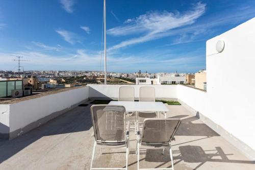 City Penthouse with roof terrace and sea views, La Valette (photo 6)