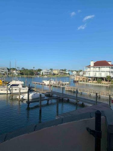 Lovely Condo on the Water