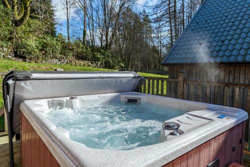 Lord Galloway 33 with Hot Tub - Chalet - Newton Stewart