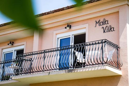 One-Bedroom Apartment with Balcony