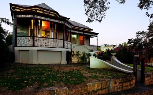 Cobb & CoHouse -Luxury Large Home BendigoCBD