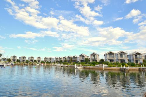 ทัศนียภาพ, Captains Cove Resort - Absolute Waterfront Apartments in เพย์นส์วิลล์