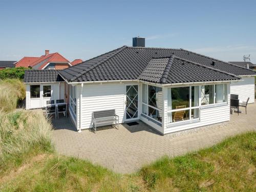  Holiday Home Nyssa - 350m from the sea in Western Jutland by Interhome, Pension in Lakolk