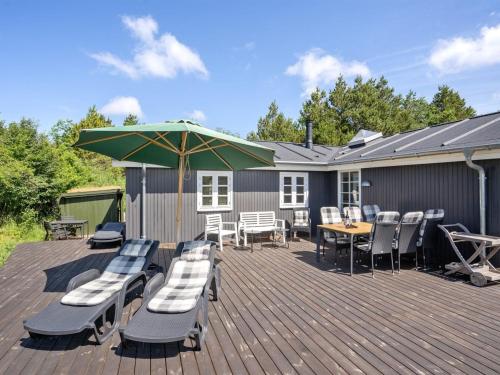 Holiday Home Waldemar - 3-4km from the sea in Western Jutland by Interhome