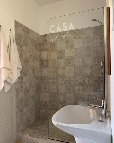 Dusche, Residencial Casa Ângela (Residencial Casa Angela) in Espargos