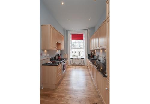 Parliament Apartment - image 9