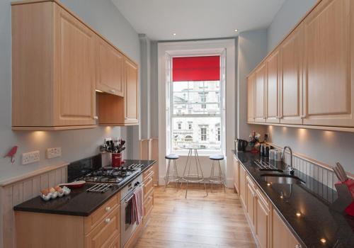 Parliament Apartment - image 11