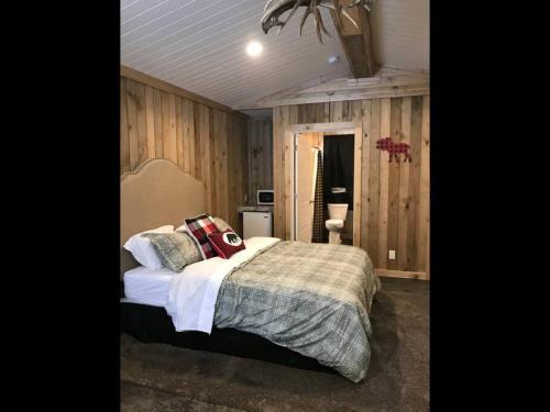 Single Cabin Unit 5 in Rea, USA