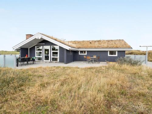 Holiday Home Tennie - 300m from the sea in Western Jutland by Interhome
