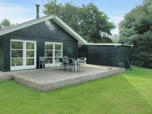 Holiday Home Swaantje - 400m from the sea in Western Jutland by Interhome