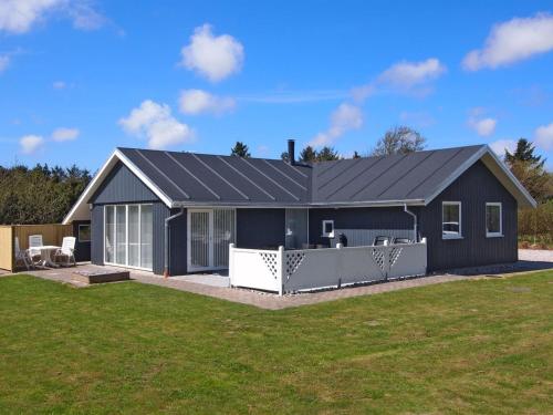 Holiday Home Emmarenze - 400m from the sea in Western Jutland by Interhome