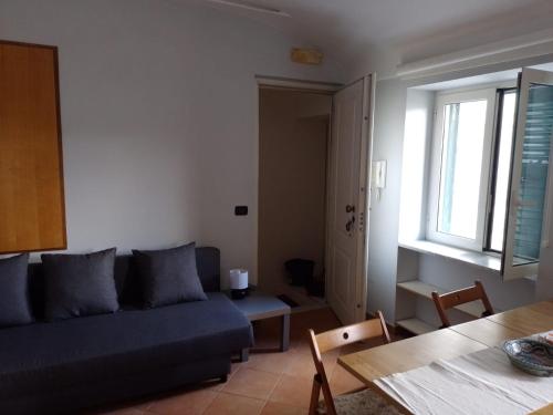One-Bedroom Apartment image 6