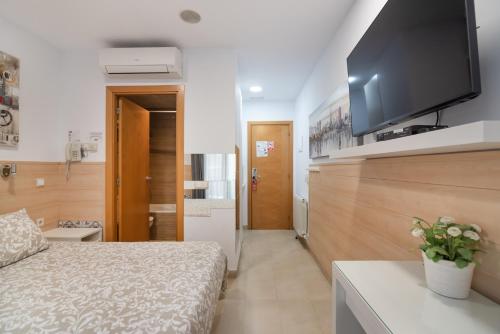 Hostal House - main image