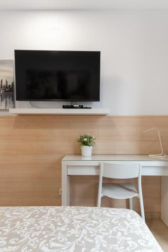 Hostal House - image 7