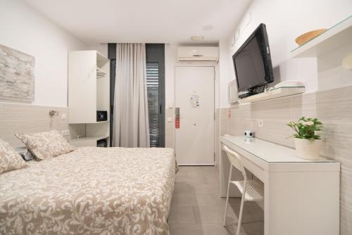 Hostal House - image 6