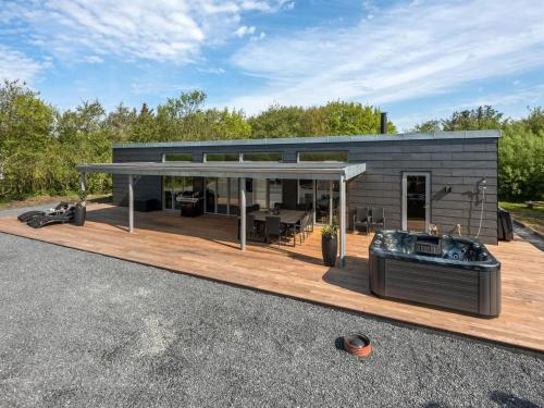 Holiday Home Hiorulf - 1-4km from the sea in Western Jutland by Interhome