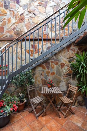 Hostal House - image 2