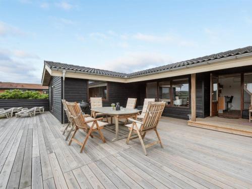 Holiday Home Leleks - 200m from the sea in Western Jutland by Interhome