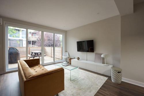 Design 3 bedroom flat with private terrace in Little Italy by Denstays