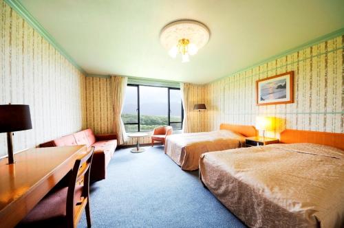 Hachijo View Hotel Set in a prime location of Izu Islands, Hachijo View Hotel puts everything the city has to offer just outside your doorstep. Featuring a complete list of amenities, guests will find their stay at the 